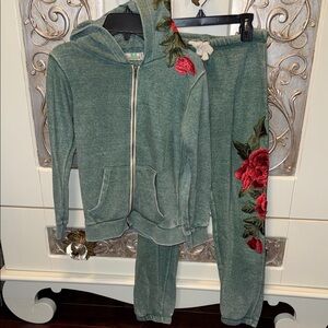 EUC girls Vintage Havana embroidered appliqué, rose matching sweatsuit size L